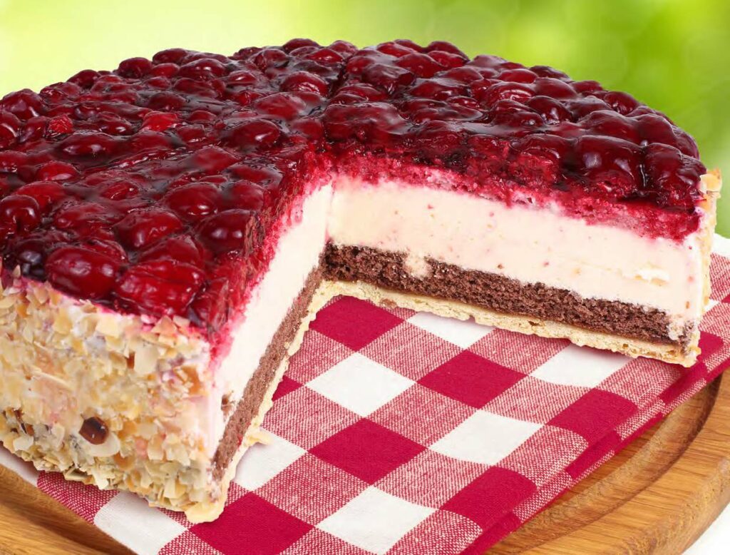 Kaese-Sahne-Himbeer-Torte